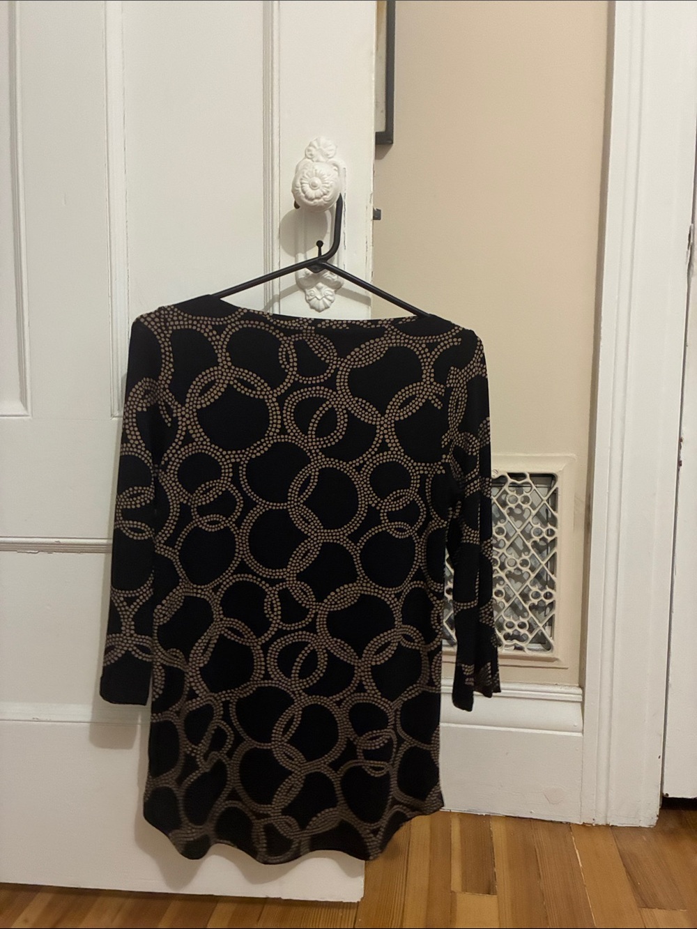 Chico’s Travelers Black & Tan Circle-Print Women's Tunic Top Chico’s size 0